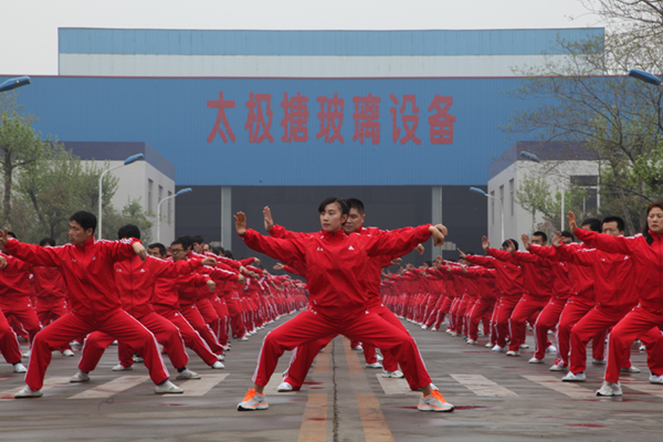 中國太極搪玻璃設(shè)備全體員工向您拜年！