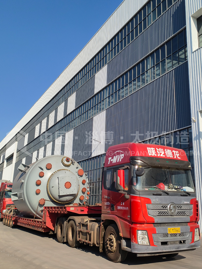 震撼！批量太極 6 萬升搪玻璃反應(yīng)釜今日發(fā)貨